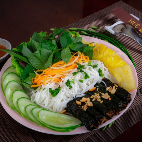 CUỘN LÁ LỐT